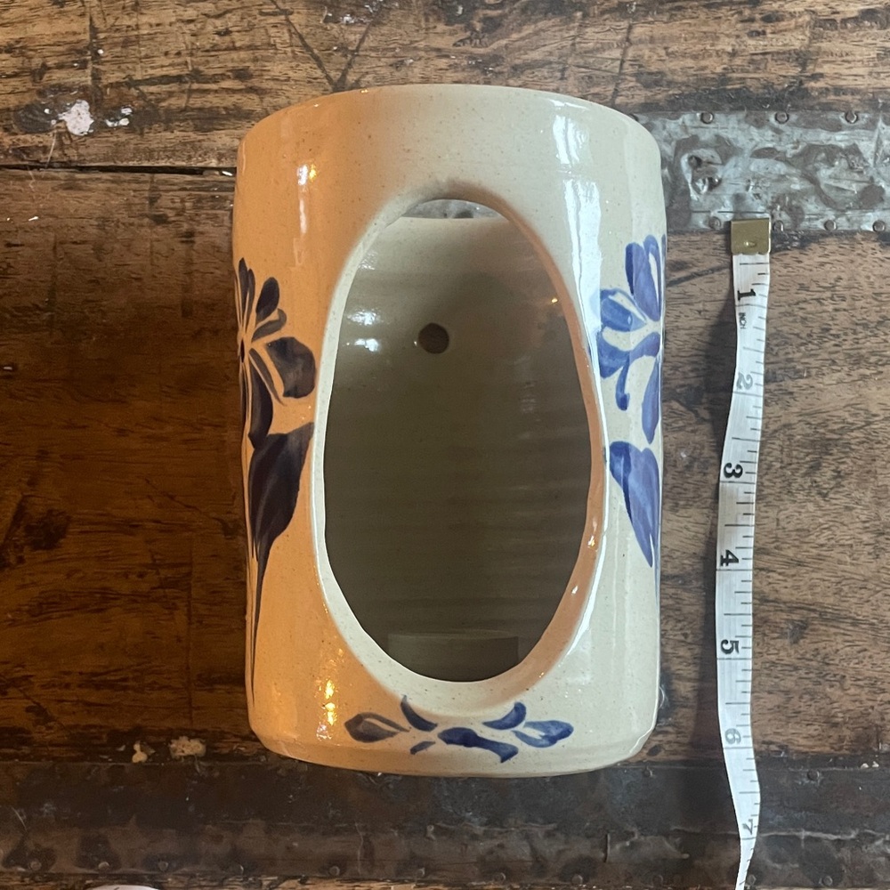 Williamsburg Pottery Salt Glazes Ceramic Wall Vase with Blue Floral Design